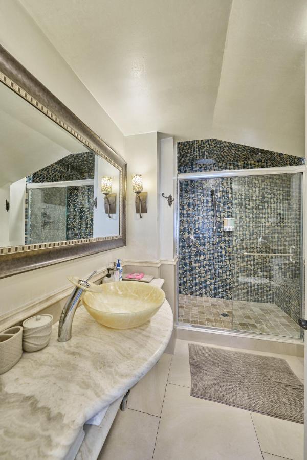 Villa With 8 Bedrooms And Heated Swimming Pool ヒューストン エクステリア 写真